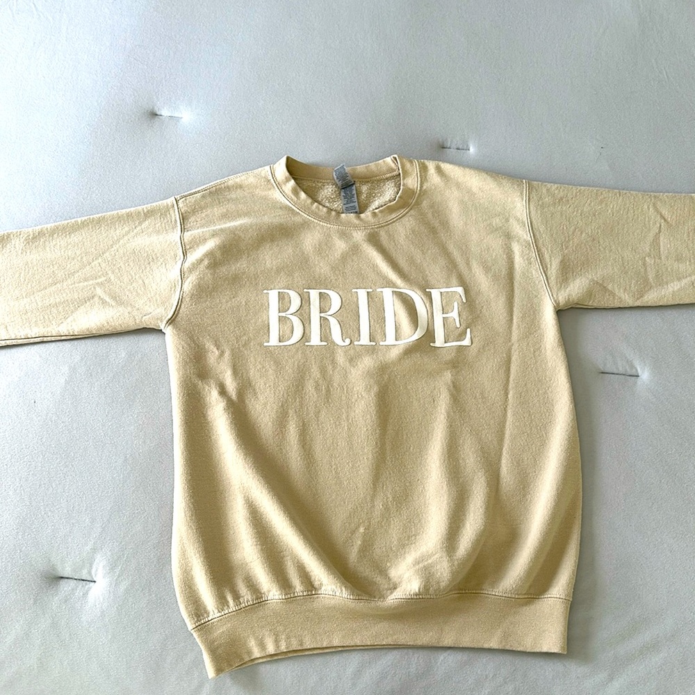 Size small, like new condition, fits a little oversized